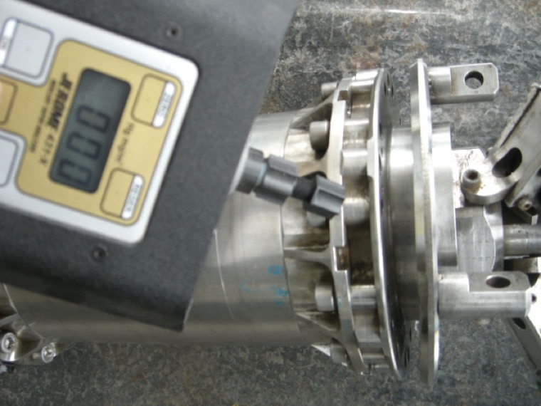 Analyser mounted on process pipework