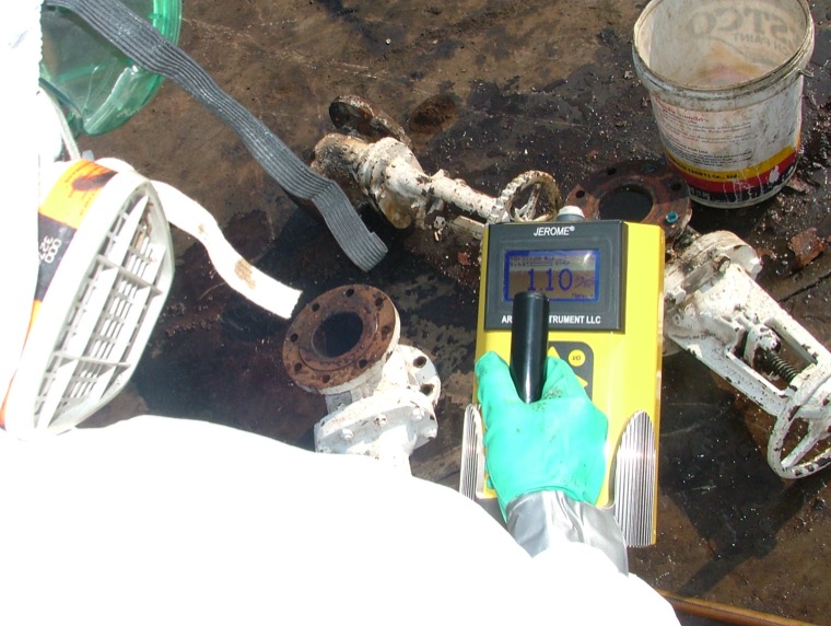 Mercury decontamination of valves