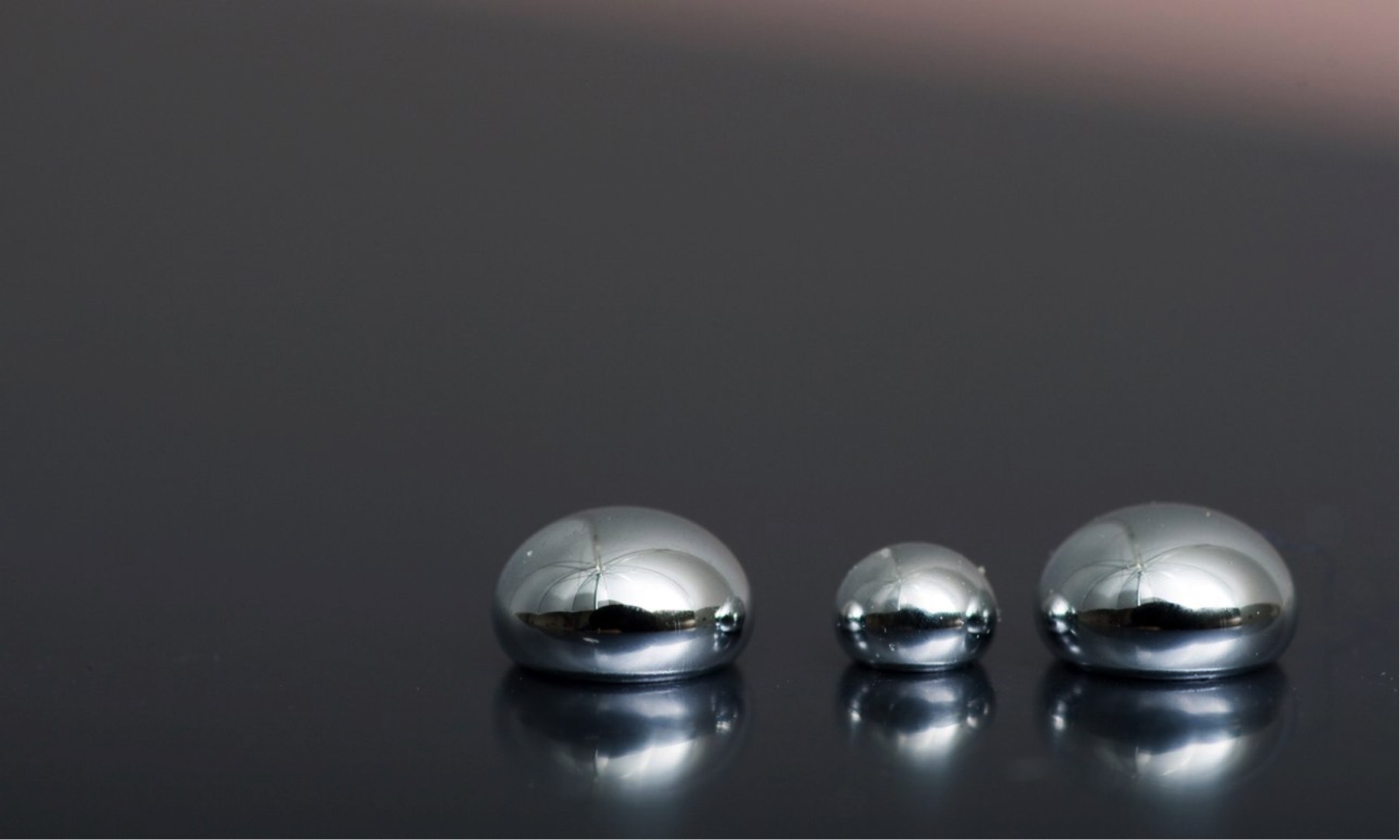 Beads of elemental mercury
