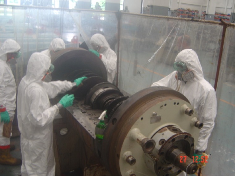 Shutdown work on a high pressure gas compressor